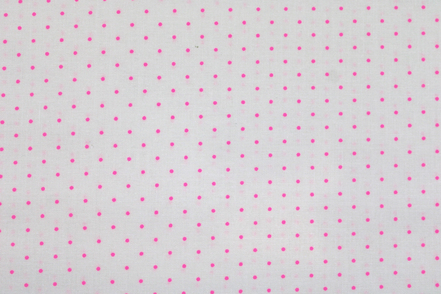 Wollweißer Baumwollstoff True Colors Tiny Dots mit Pink farbenen Punkten  Detailbild