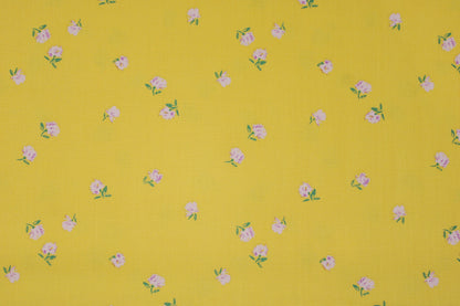 Gelber Baumwollstoff Gardenista mit kleinen Blümchen aus der Cur8tor-Kollektion Detailbild