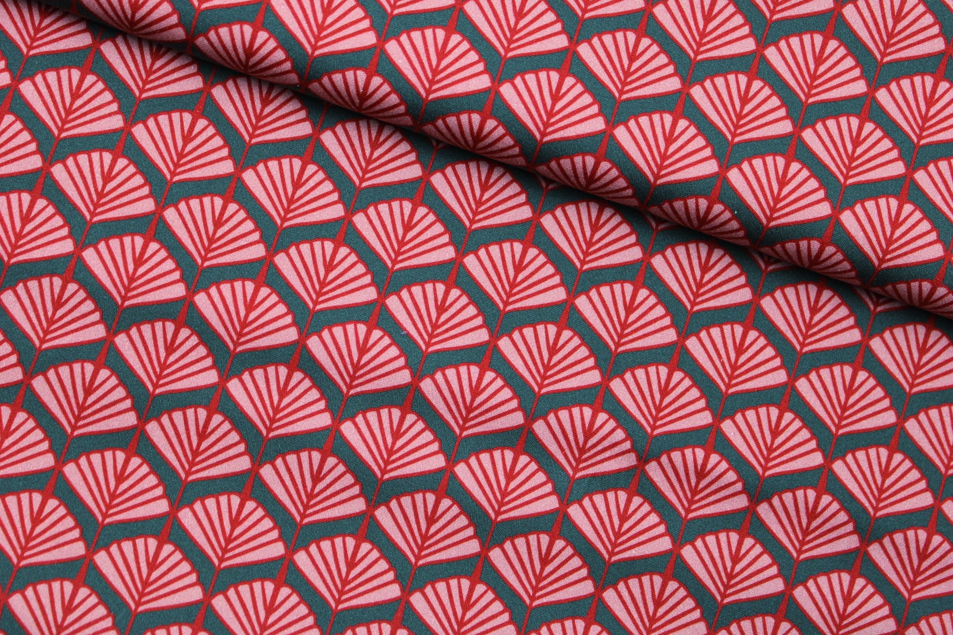 Baumwollstretch mit Retroblumen in grün und rot quer