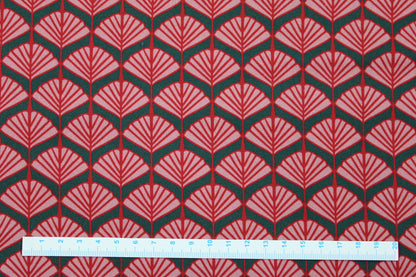 Baumwollstretch mit Retroblumen in grün und rot Maßtab