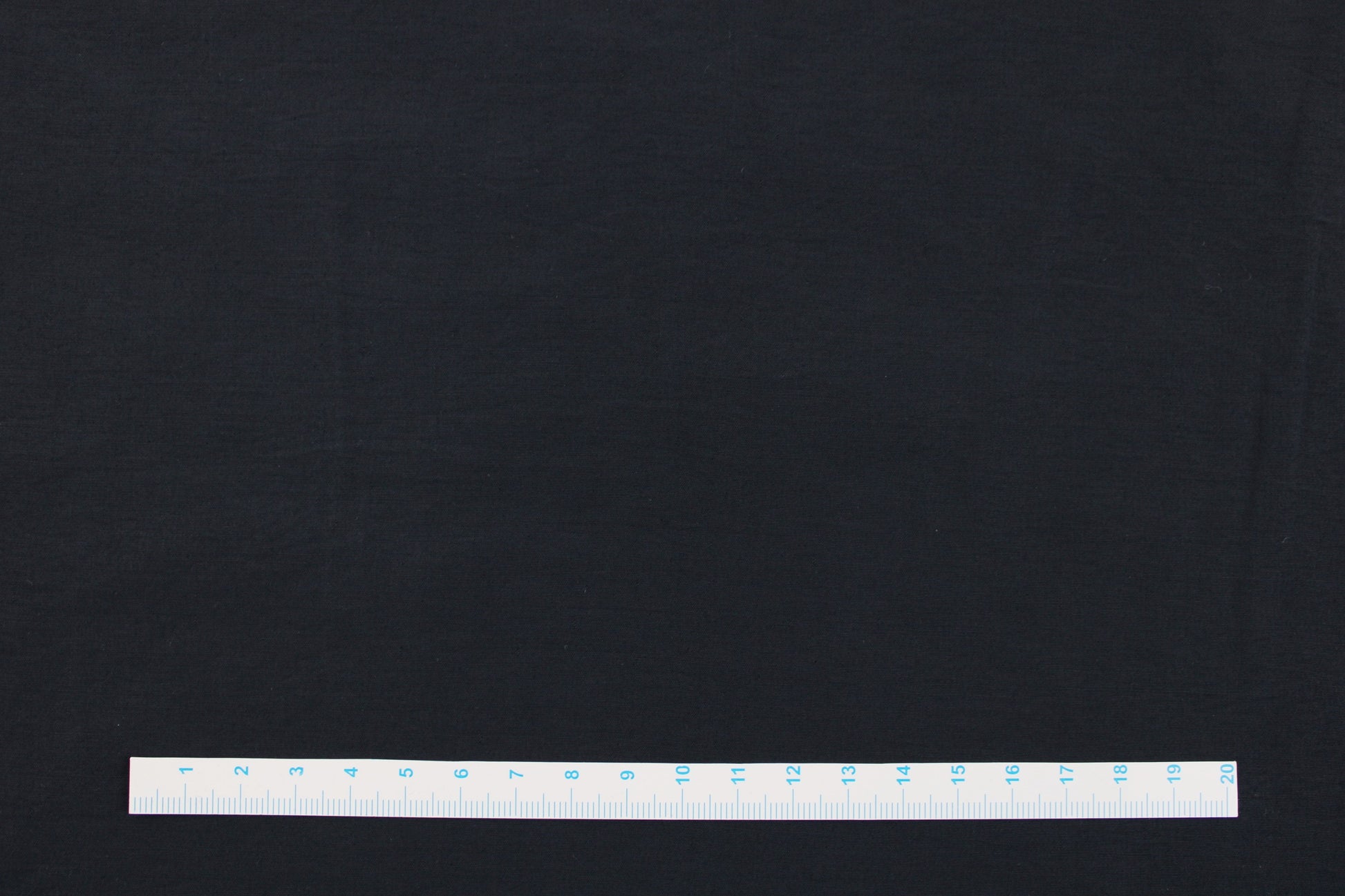 Blusenstoff Silk Touch aus Modal in uni Schwarz Maßstab