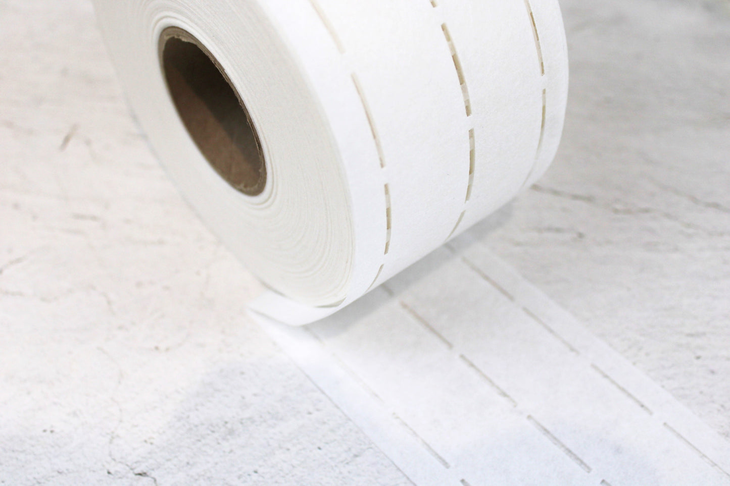 Bundfix für exakte Hosen- und Rockbünde in 30mm Breite in weiß