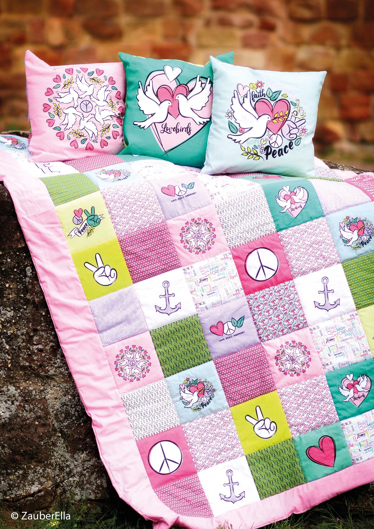 Canvas-Panel Happy Pillow Peace & Love Nähbeispiel