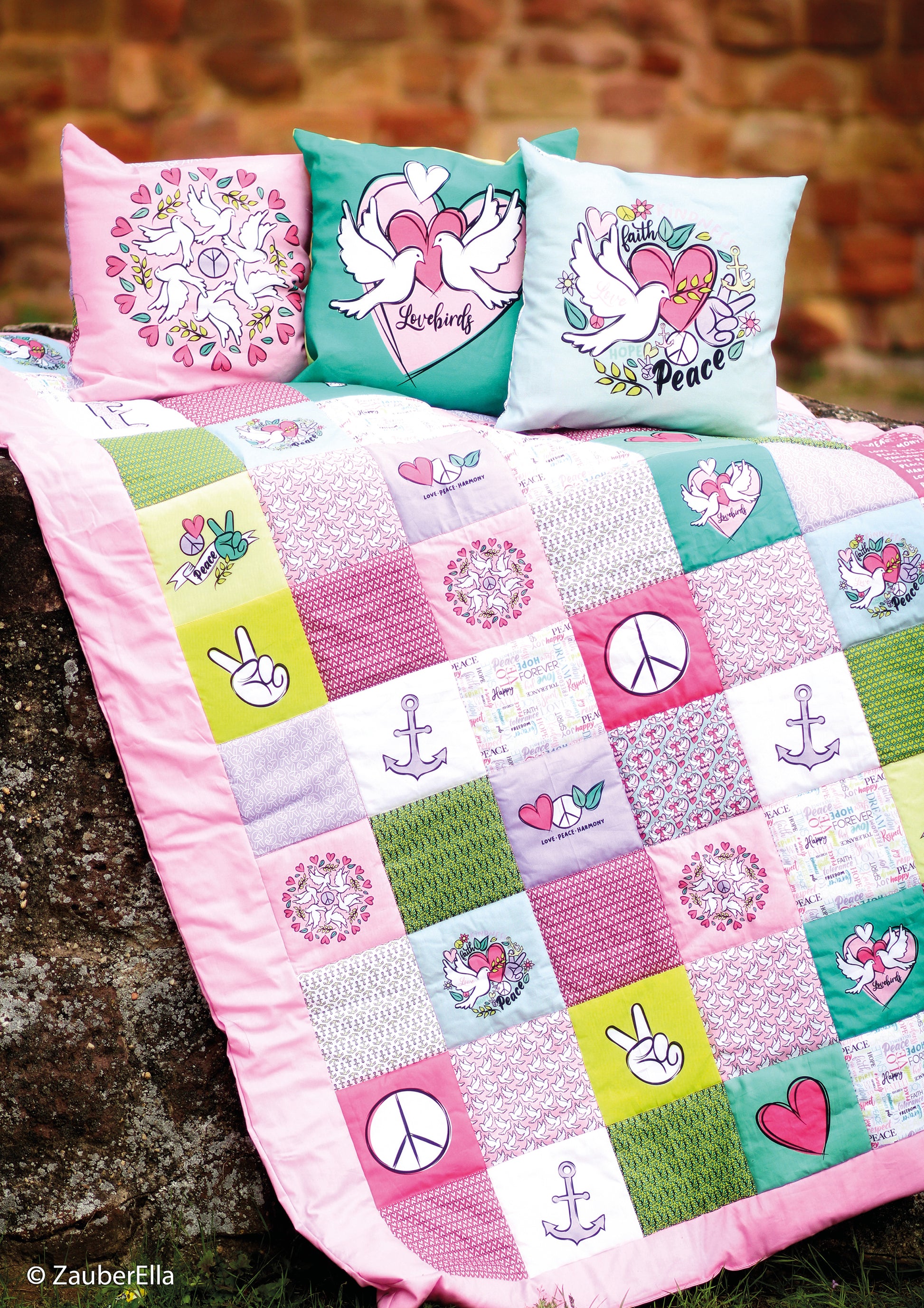 Canvas-Panel Happy Pillow Peace & Love Nähbeispiel