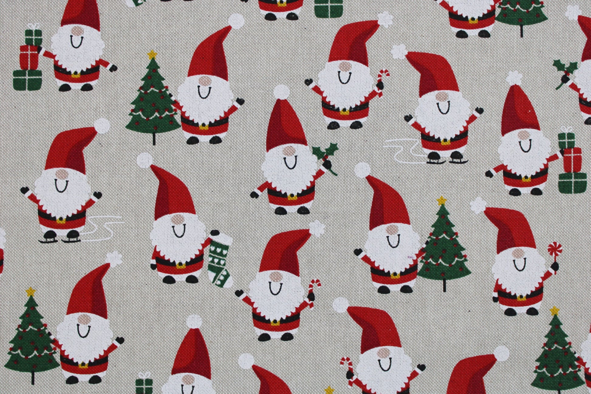 Canvasstoff Ember Weihnachtswichtel auf beigem Grund Detailbild