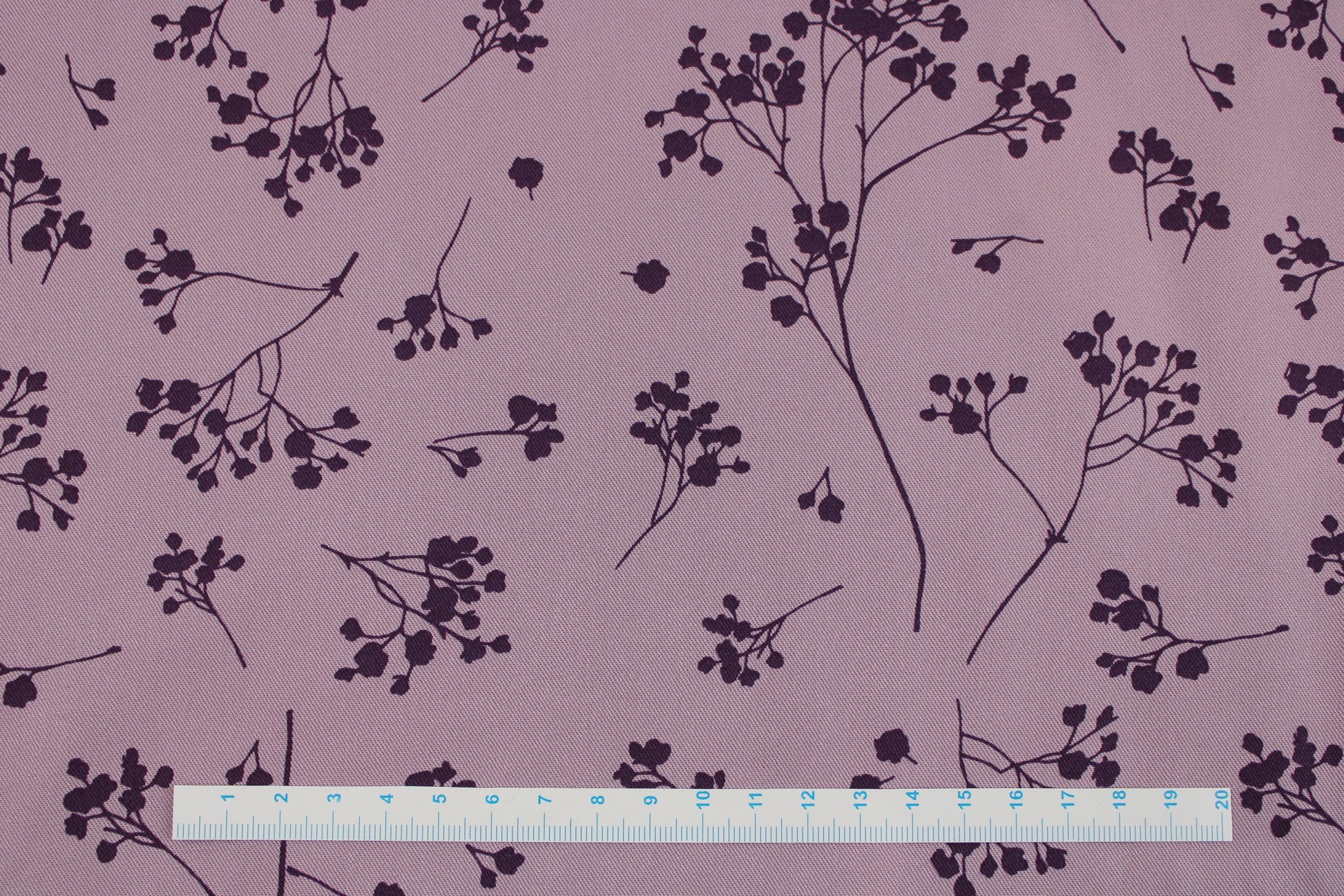 Viskose Twill Stalks lilac mit Blümchen von mind the MAKER Maßstab