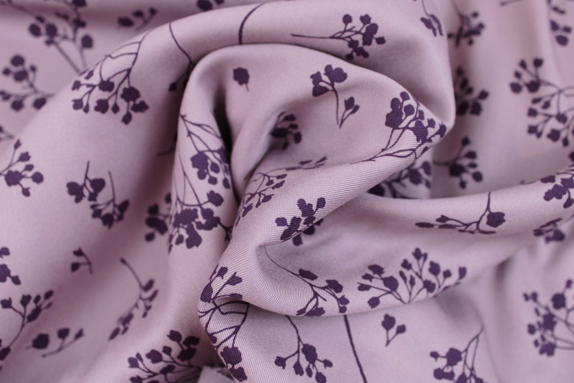 Viskose Twill Stalks lilac mit Blümchen von mind the MAKER gedreht