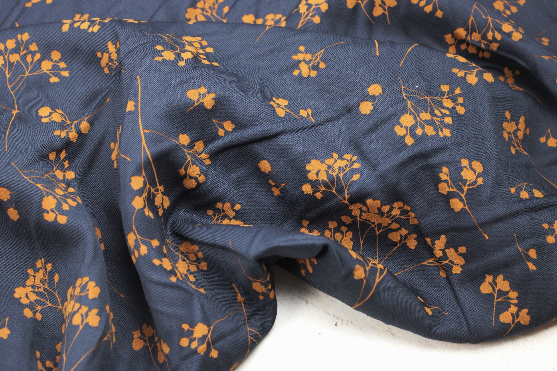 Viskose Twill Stalks indigo night mit Blümchen von mind the MAKER