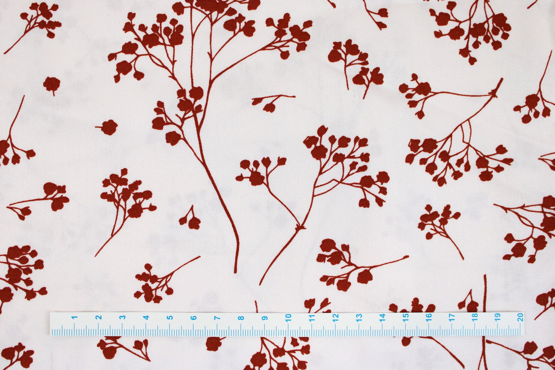 Viskose Twill Stalks creamy white mit Blümchen von mind the MAKER Maßstab