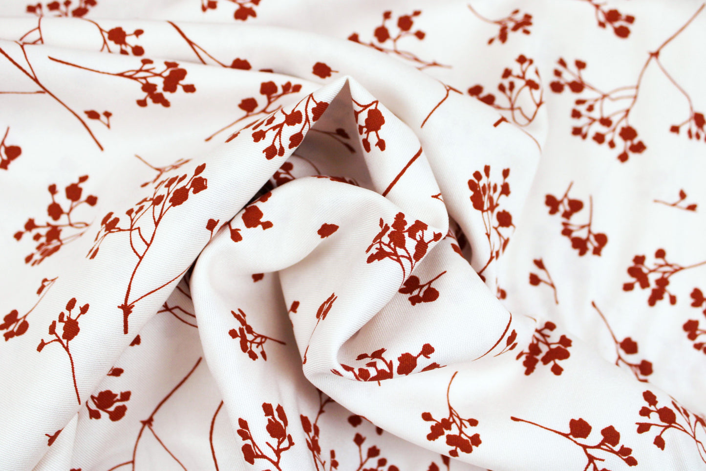 Viskose Twill Stalks creamy white mit Blümchen von mind the MAKER gedreht