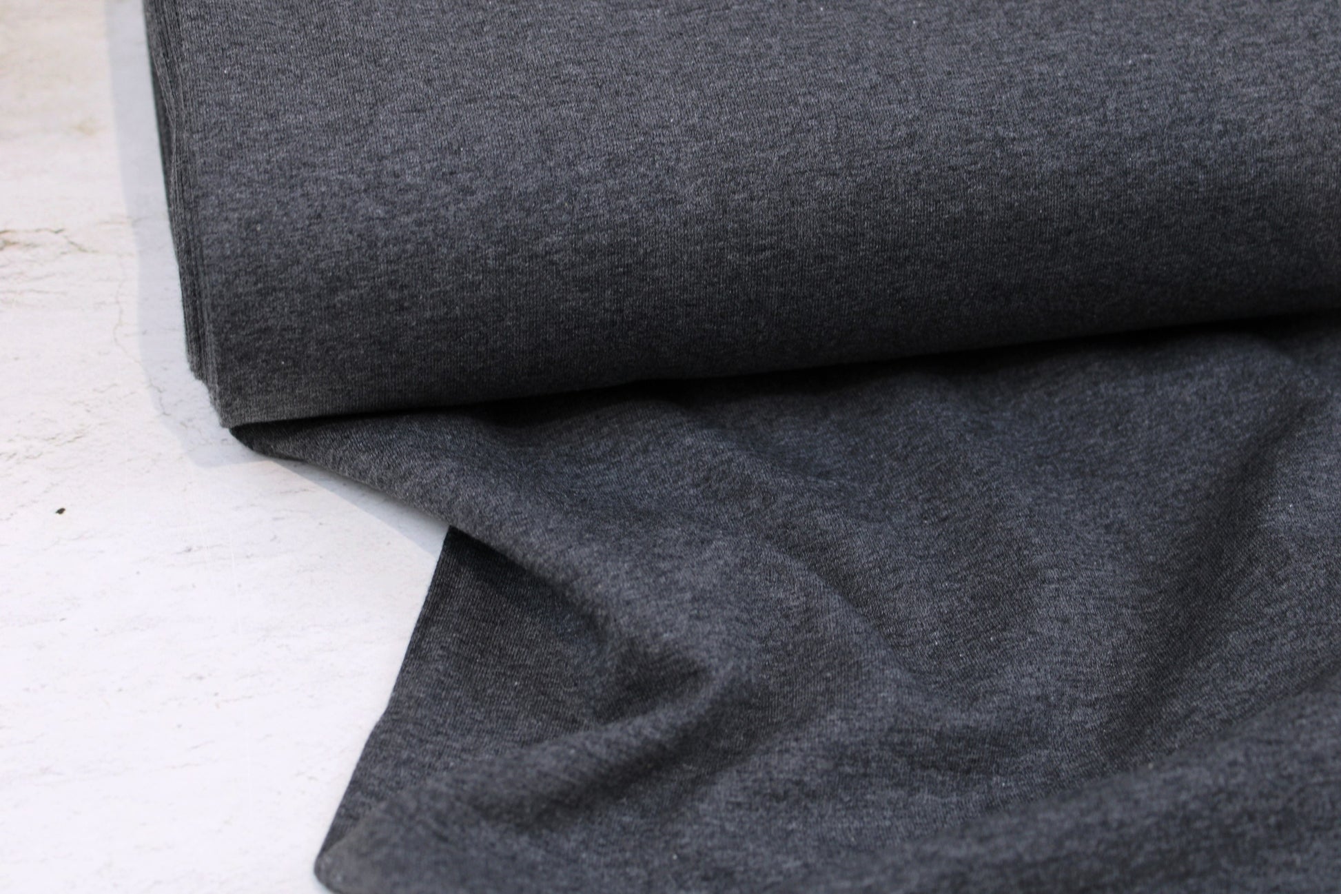 Dunkelgrau melierter French Terry Sweat Stoff Maike Ballenansicht