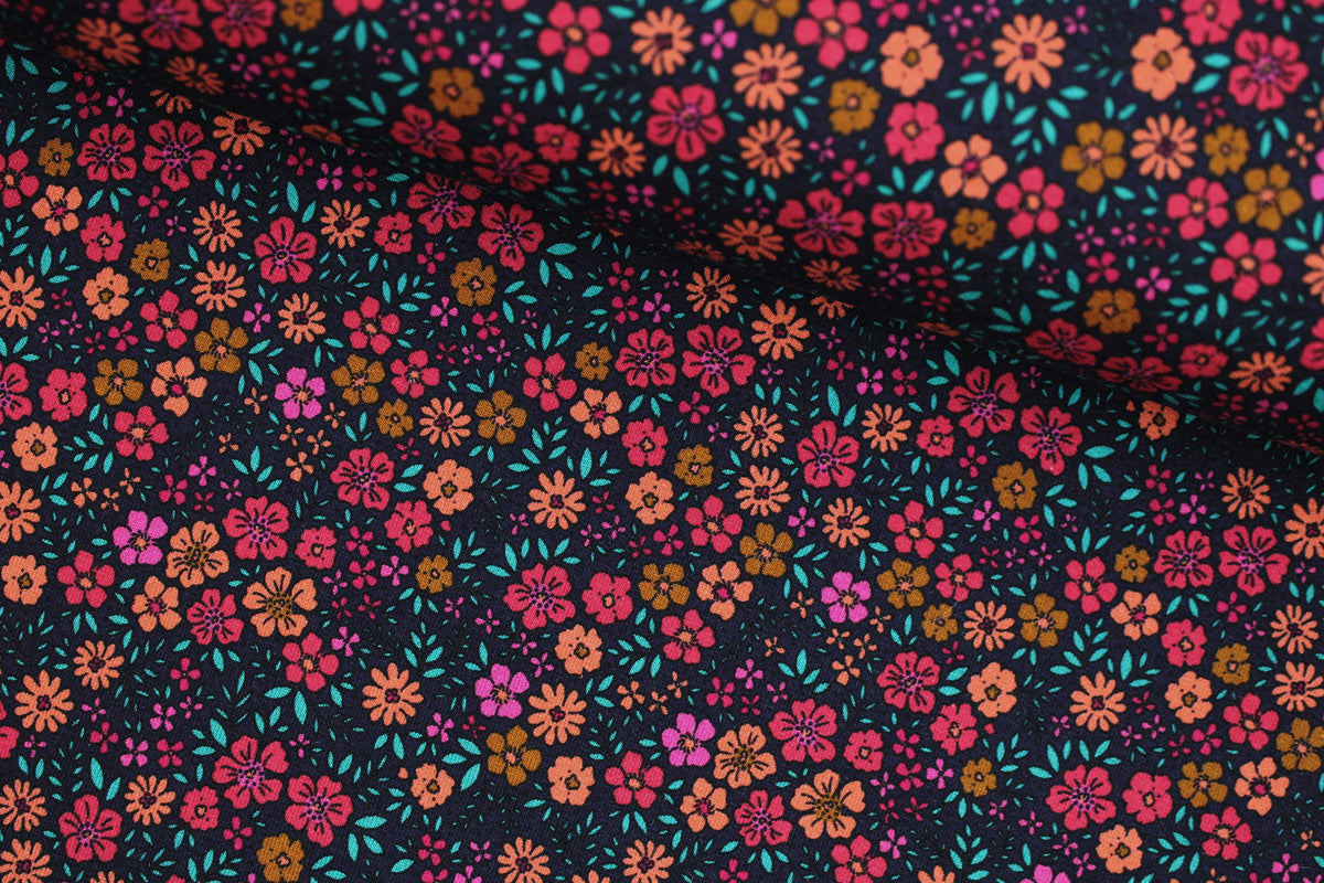 Dunkelblauer French Terry Sweat Elli mit kleinen Blümchen quer