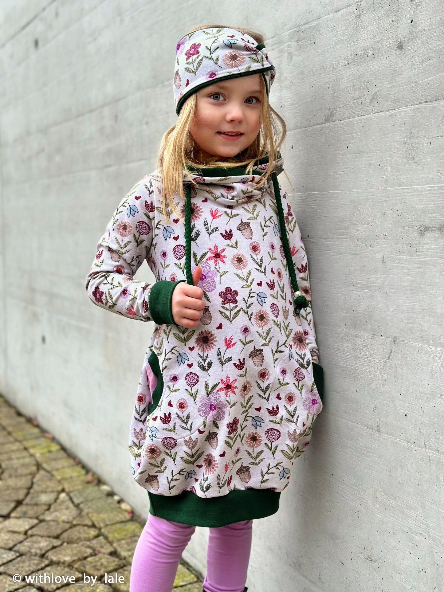 French Terry Sweatstoff Embroidery Flowers mit Stickmotiv als Druck als Hoodiekleid vernäht