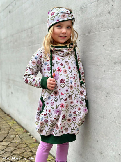 French Terry Sweatstoff Embroidery Flowers mit Stickmotiv als Druck als Hoodiekleid vernäht