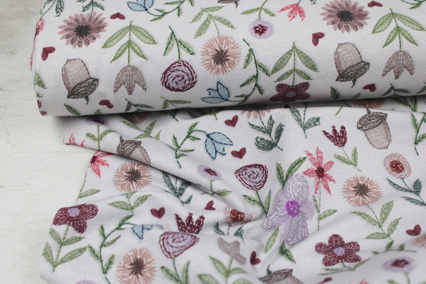 French Terry Sweatstoff Embroidery Flowers mit Stickmotiv als Druck Ballenansicht