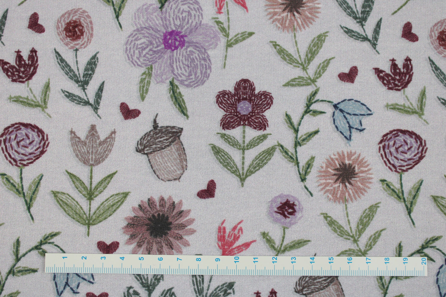 French Terry Sweatstoff Embroidery Flowers mit Stickmotiv als Druck Maßstab
