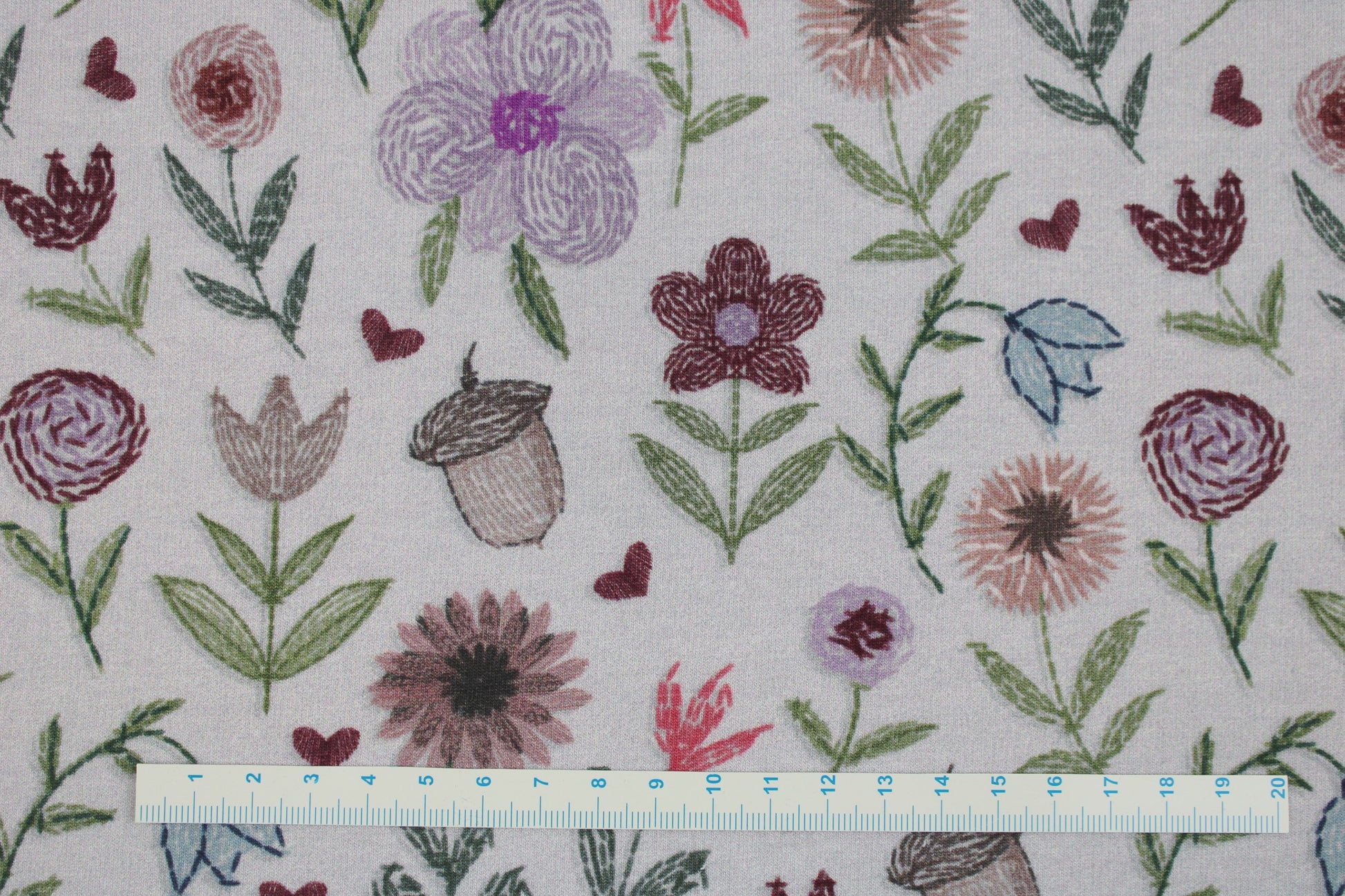 French Terry Sweatstoff Embroidery Flowers mit Stickmotiv als Druck Maßstab