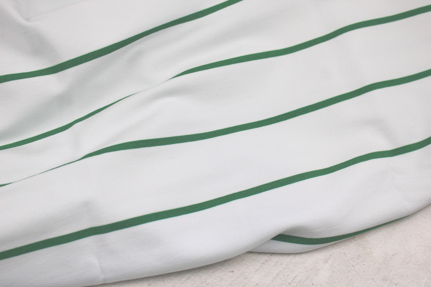 Modal Sweat Panelstoff Lineas mit Streifen in Grün auf Weiß