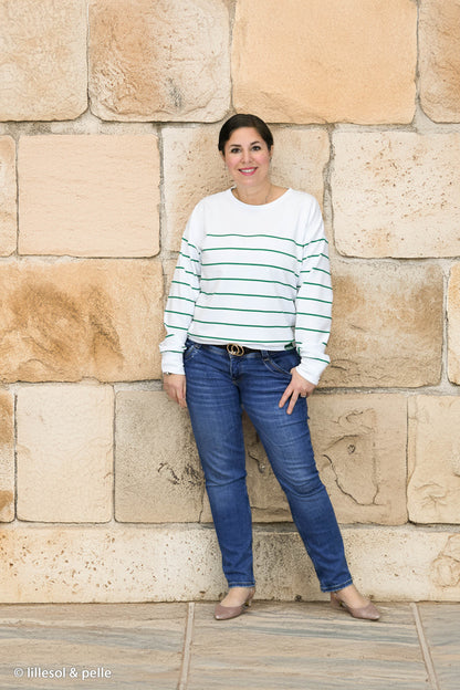 Modal Sweat Panelstoff Lineas mit Streifen in Grün auf Weiß als Pullover vernäht