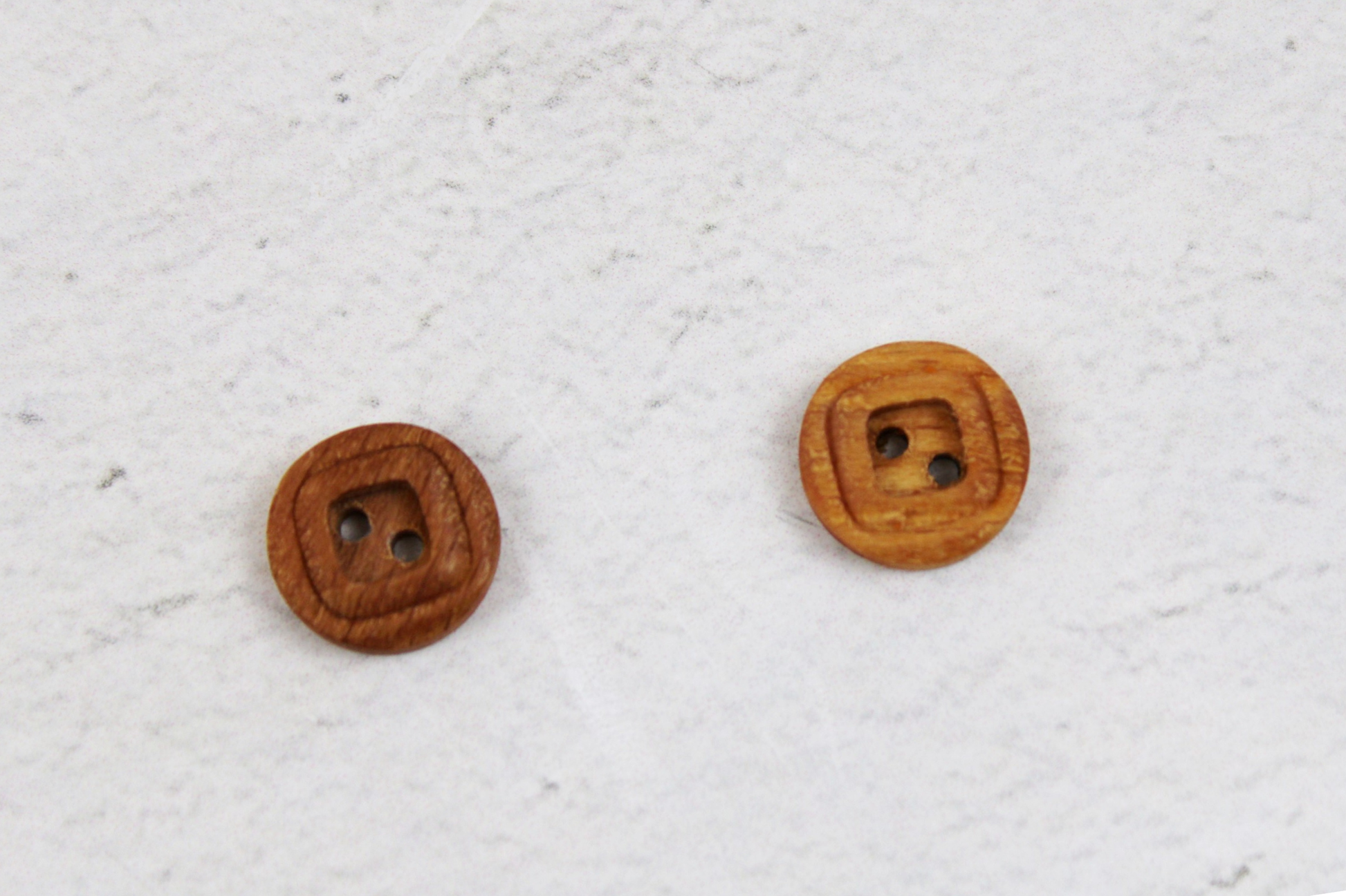 2-Loch Holzknopf mit Doppelrand 15mm braun