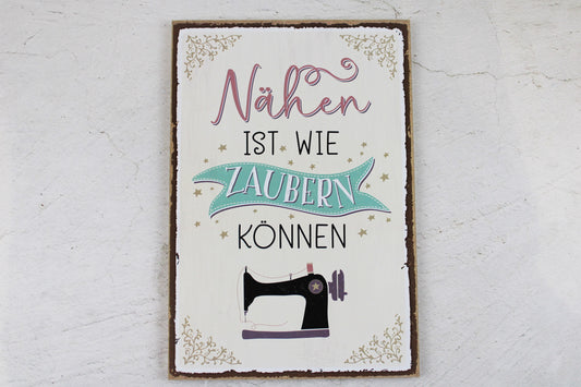 Holzschild mit dem Nähspruch "Nähen ist wie Zaubern können"