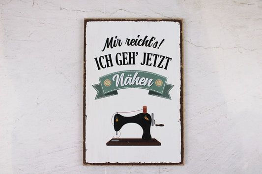 Holzschild mit dem Nähspruch "Mir reicht´s. Ich geh jetzt Nähen"