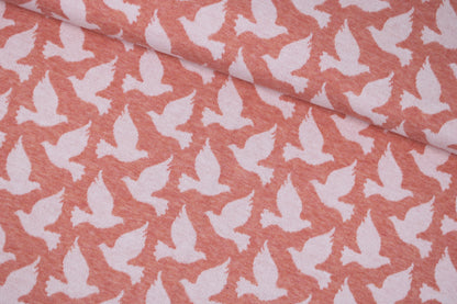 Jacquardjersey Tender Kiss Doves Fly von Albstoffe mit weißen Tauben quer