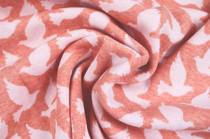 Jacquardjersey Tender Kiss Doves Fly von Albstoffe mit weißen Tauben gedreht