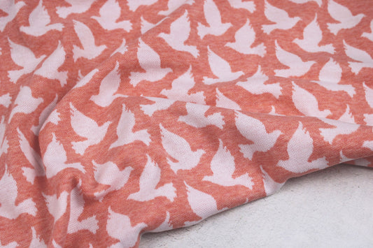 Jacquardjersey Tender Kiss Doves Fly von Albstoffe mit weißen Tauben