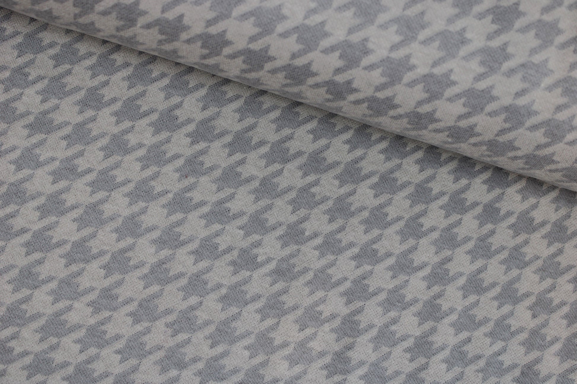 Jacquardjersey mit Hahnentrittmuster in Beige und Taupe quer