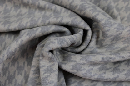 Jacquardjersey mit Hahnentrittmuster in Beige und Taupe gedreht