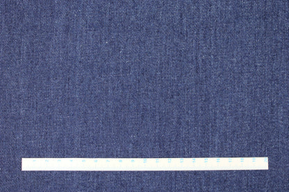 Klassischer Jeansstoff Denim in dunkelblau Maßstab