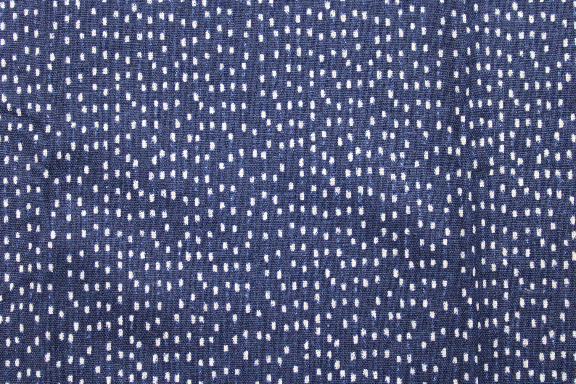 Leinen-Viskose Chambray Dobby mit kleinen weißen Pünktchen in dunkelblau Detailbild