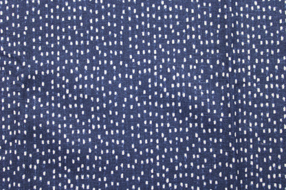 Leinen-Viskose Chambray Dobby mit kleinen weißen Pünktchen in dunkelblau Detailbild