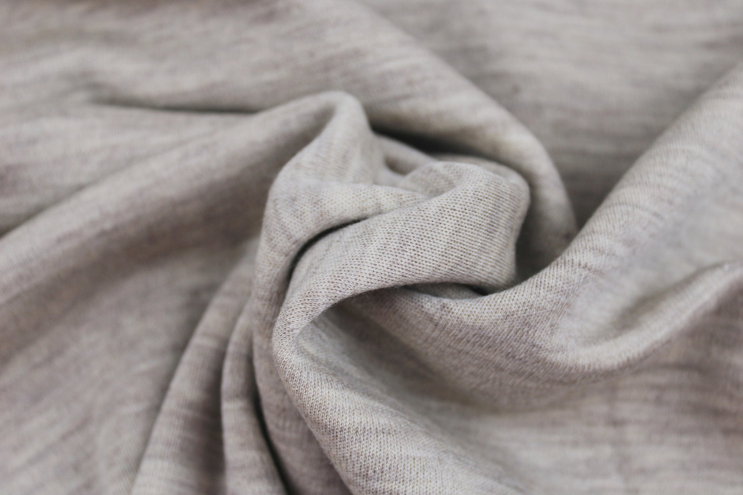 Wolljersey Merinostrickstoff Dunkelbeige meliert gedreht