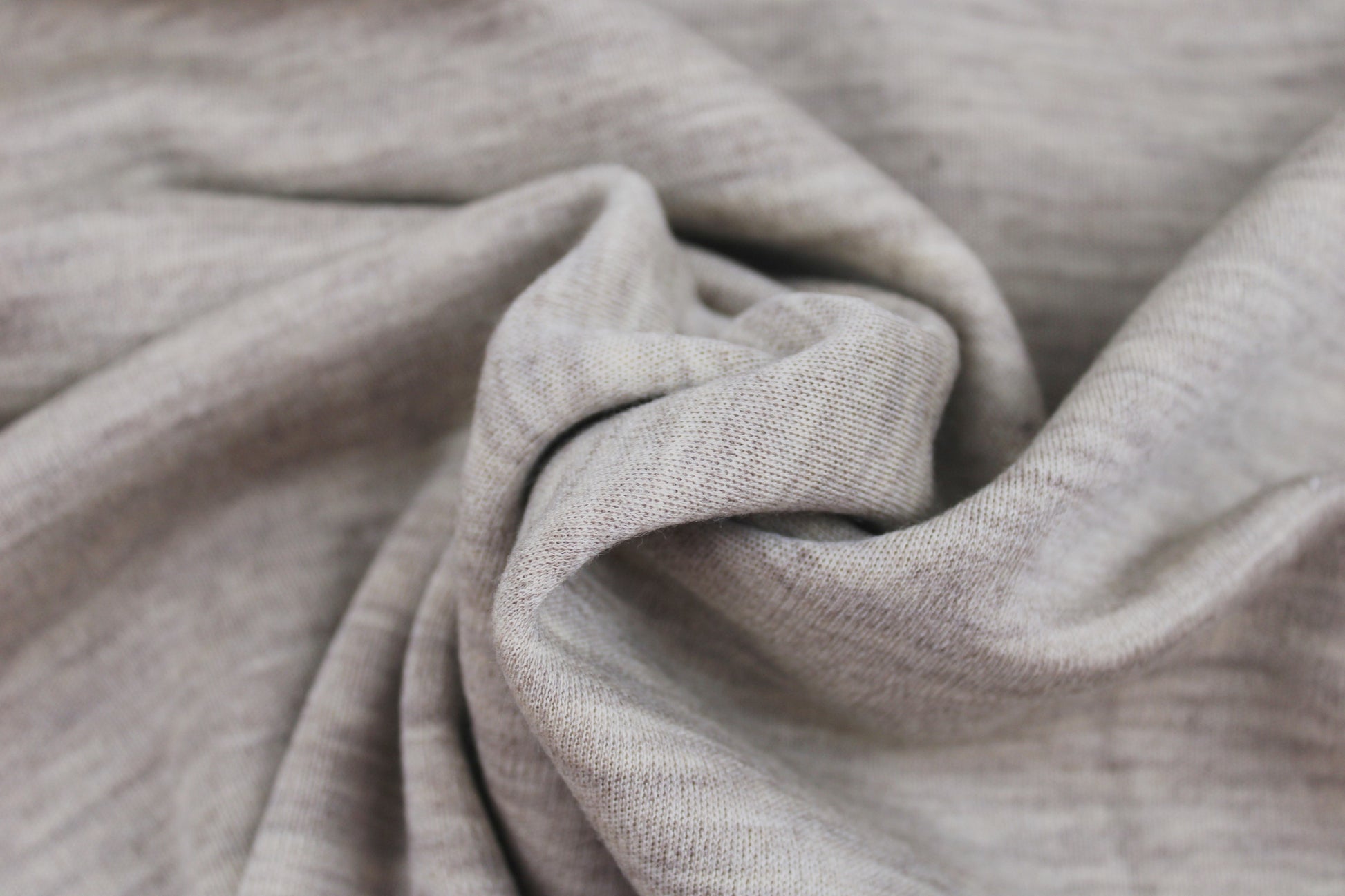 Wolljersey Merinostrickstoff Dunkelbeige meliert gedreht