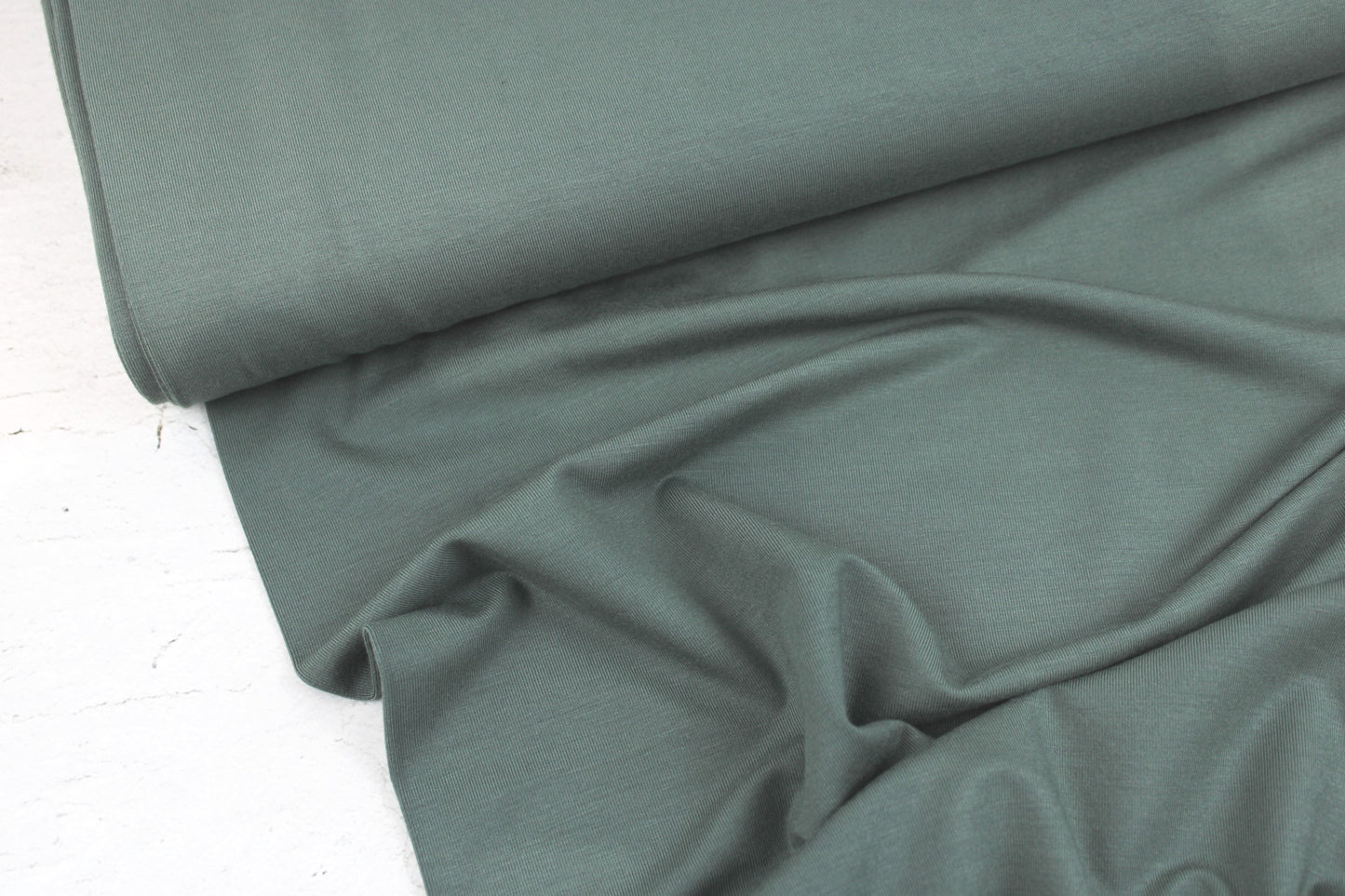 Weicher Modaljersey in uni Graugrün Ballenansicht