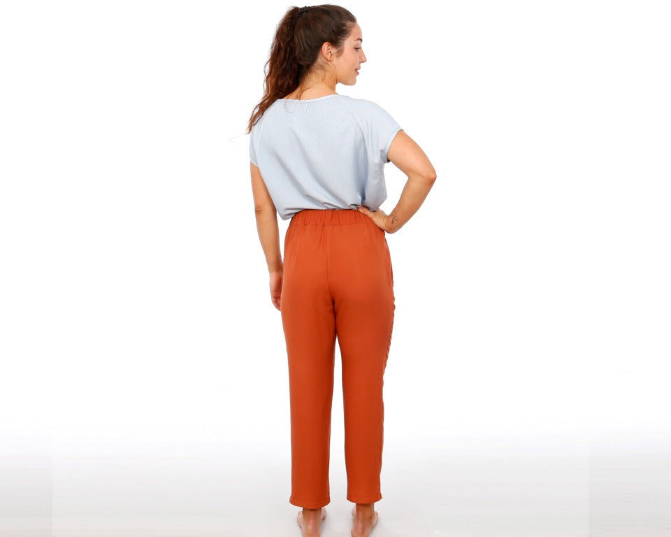 Schnittmuster für die knöchelfreie Hose Hanna von Studio Schnittreif Hinteransicht