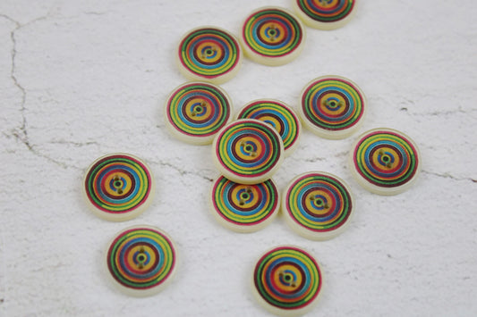 Resinknopf mit buntem Spiralmuster in 18mm