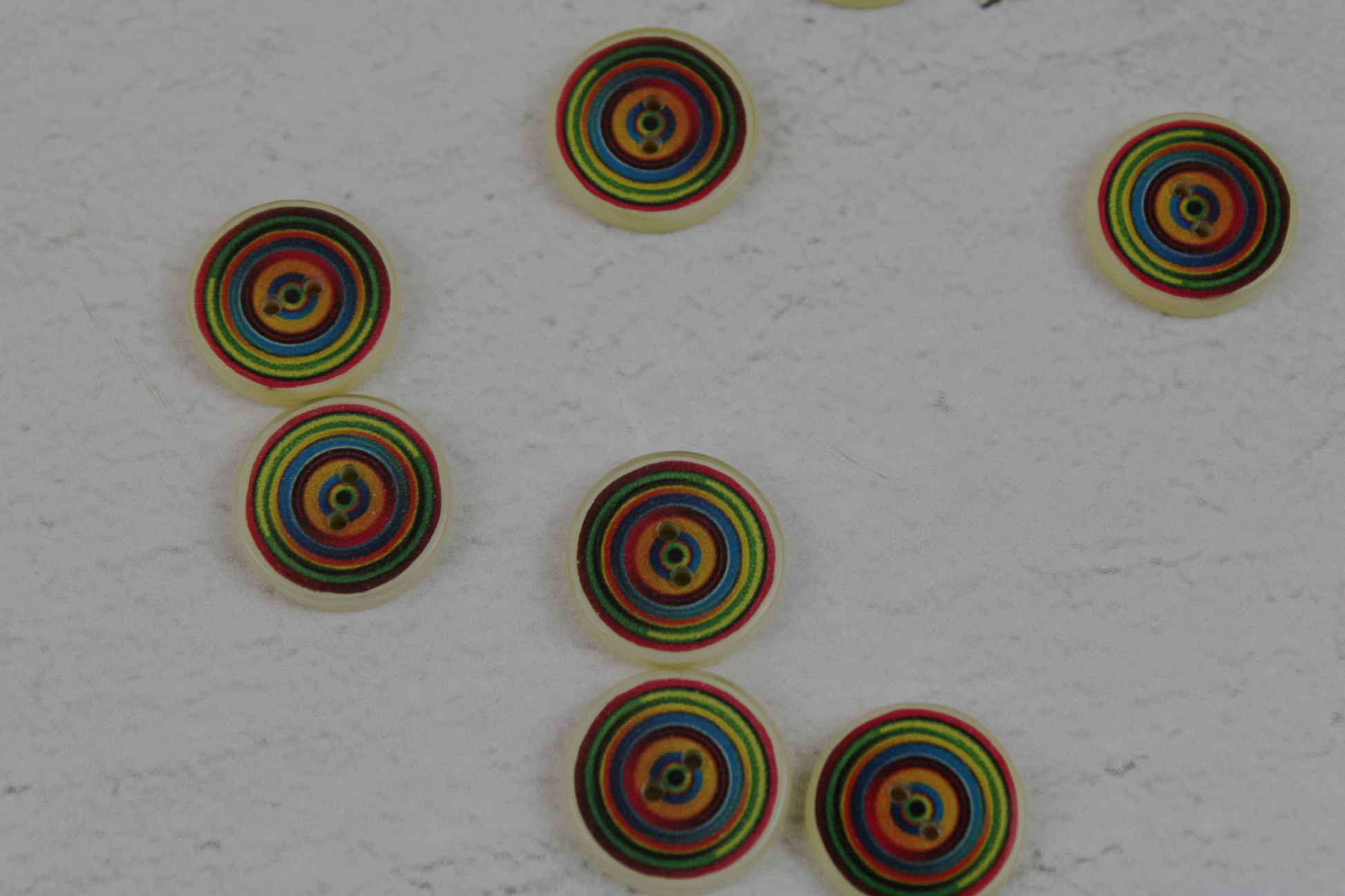 Kunstharzknopf mit buntem Spiralmuster 25mm