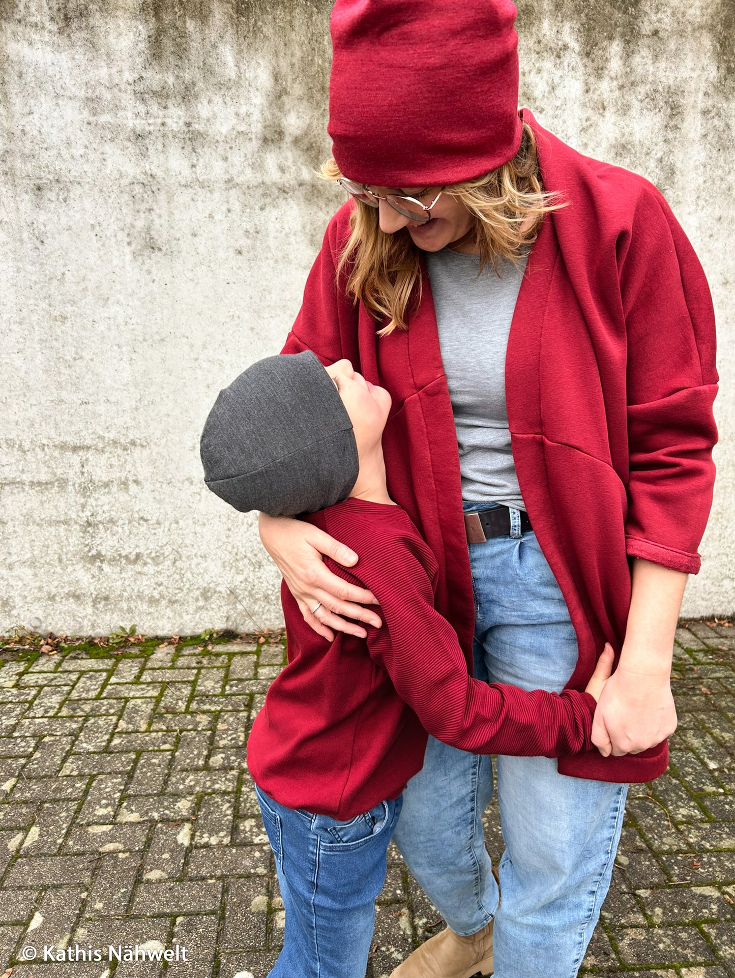 Rippjersey Bergen in uni burgundy als Cardigan vernäht