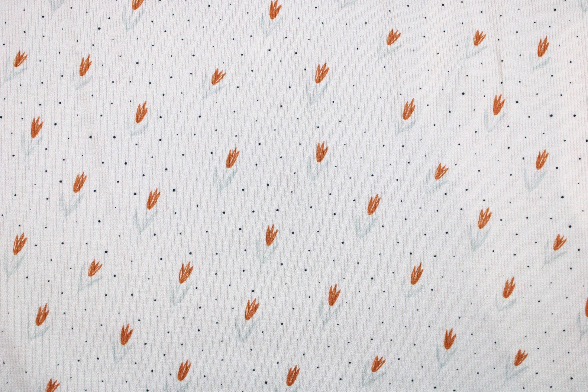 Wllweißer Rippjersey Jena mit kleinen Tulpen Detailbild