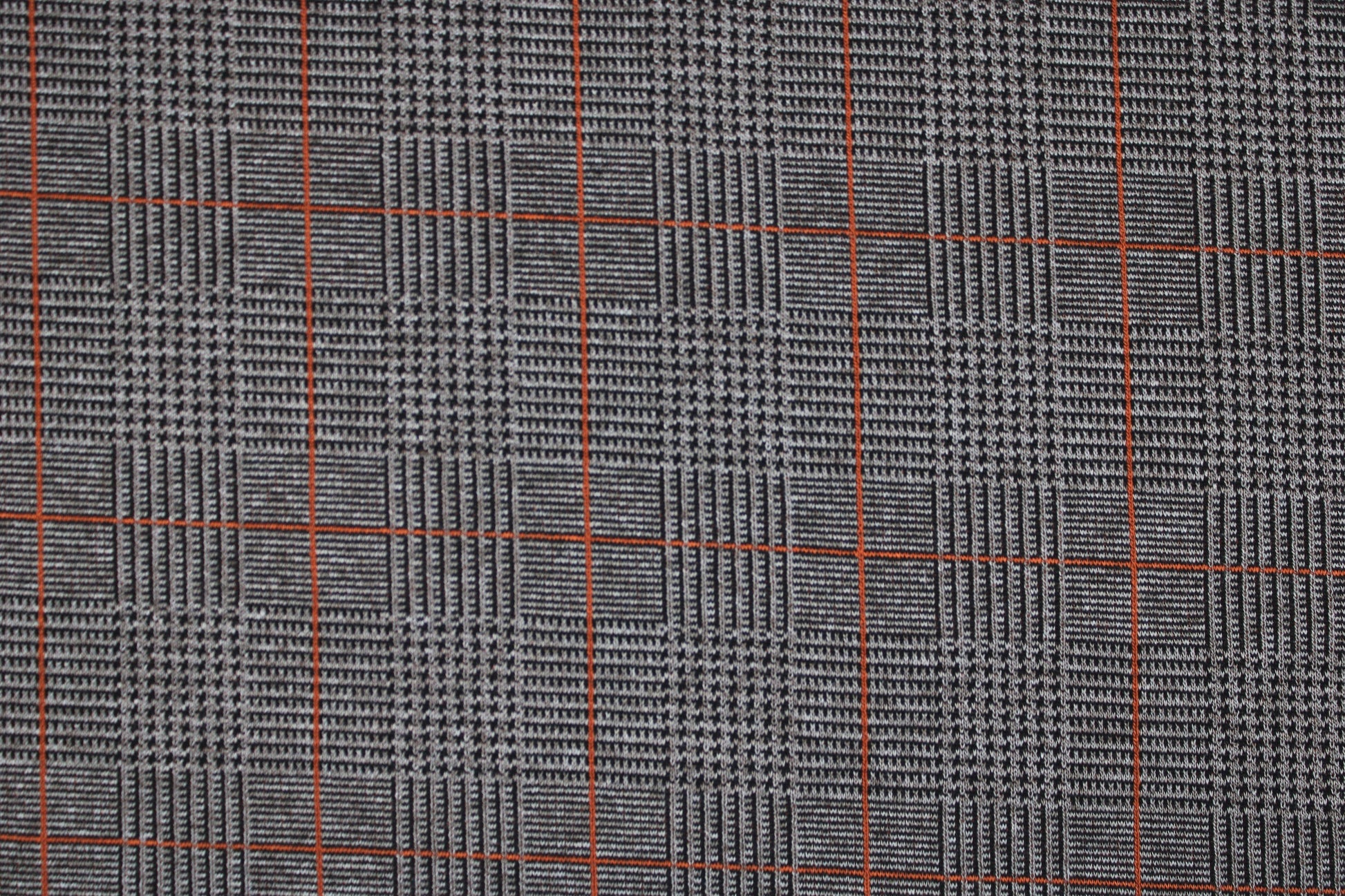 Romanit-Jacquardjersey mit klassischem Karomuster in Taupe mit rostfarbenen Linien Detailbild