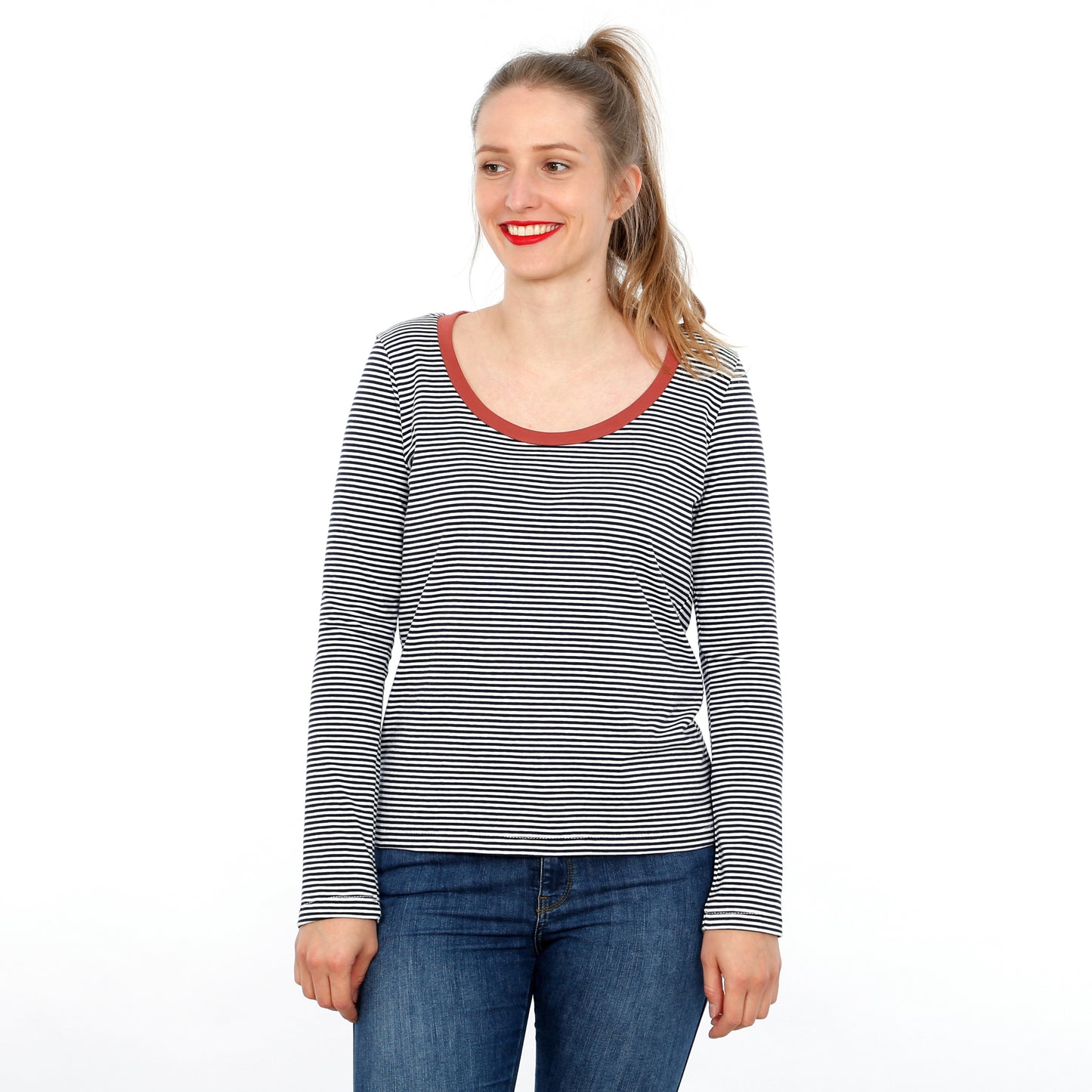 Schnittmuster für das Basicshirt Frau Anica von Studio Schnittreif Nähbeispiel