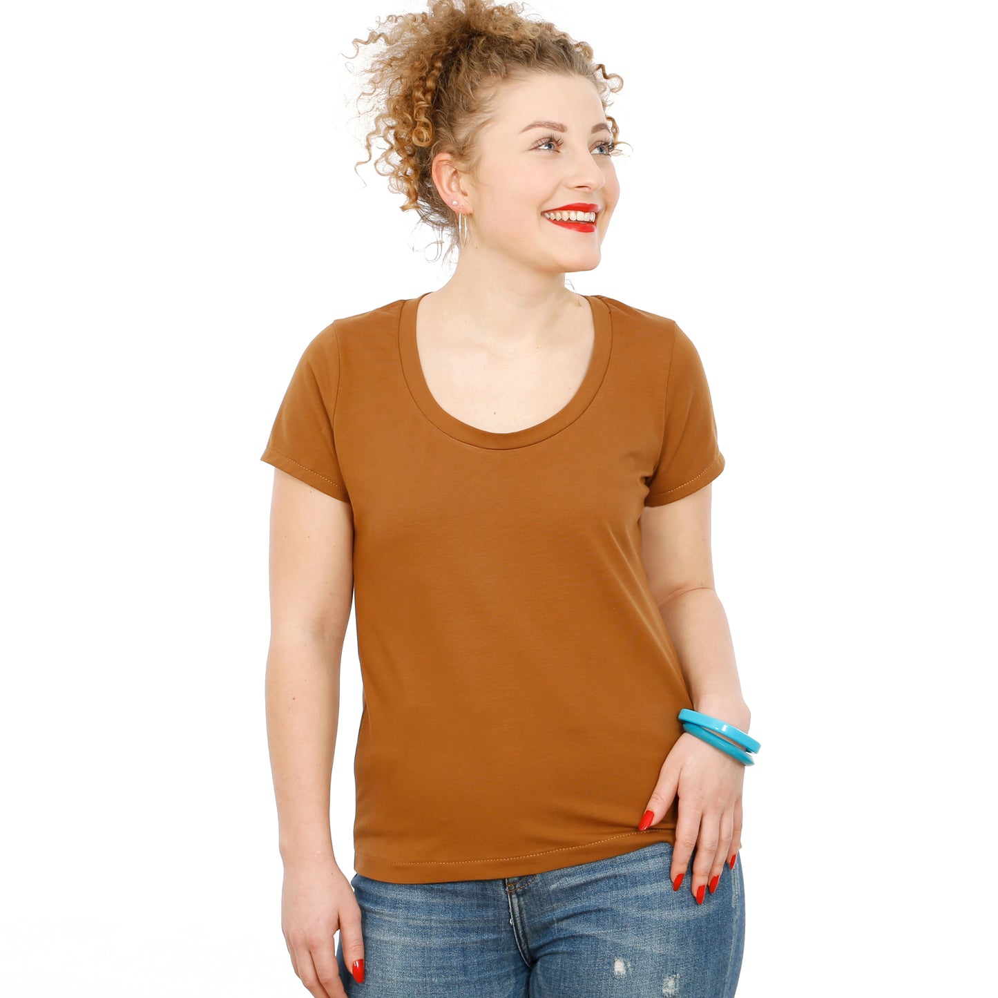 Schnittmuster für das Basicshirt Frau Anica von Studio Schnittreif mit kurzem Arm