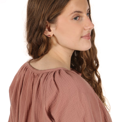 Schnittmuster Frau Noor Bluse mit gekräuseltem Halsloch Detailbild