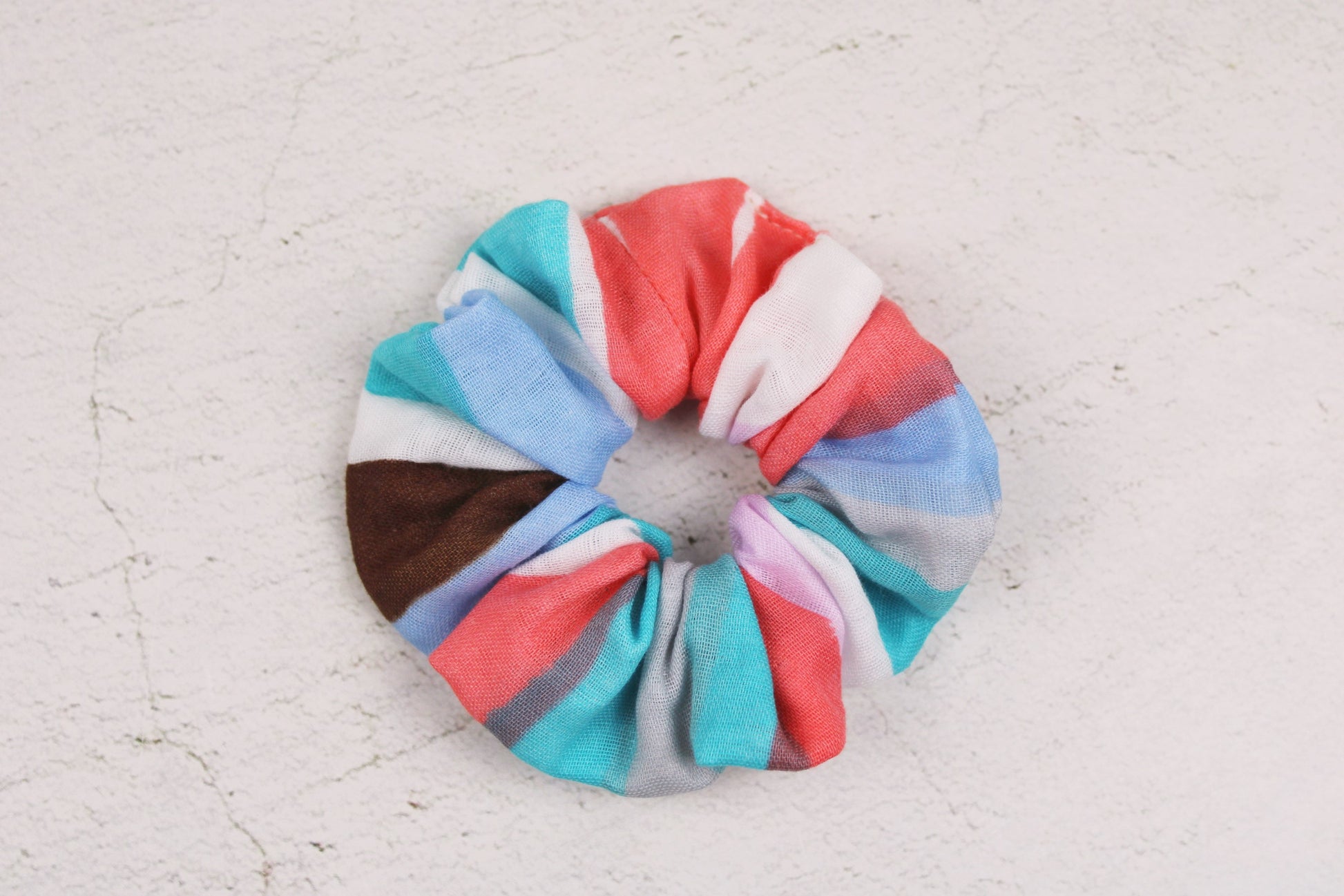 Scrunchie Haargummi mit bunten Streifen