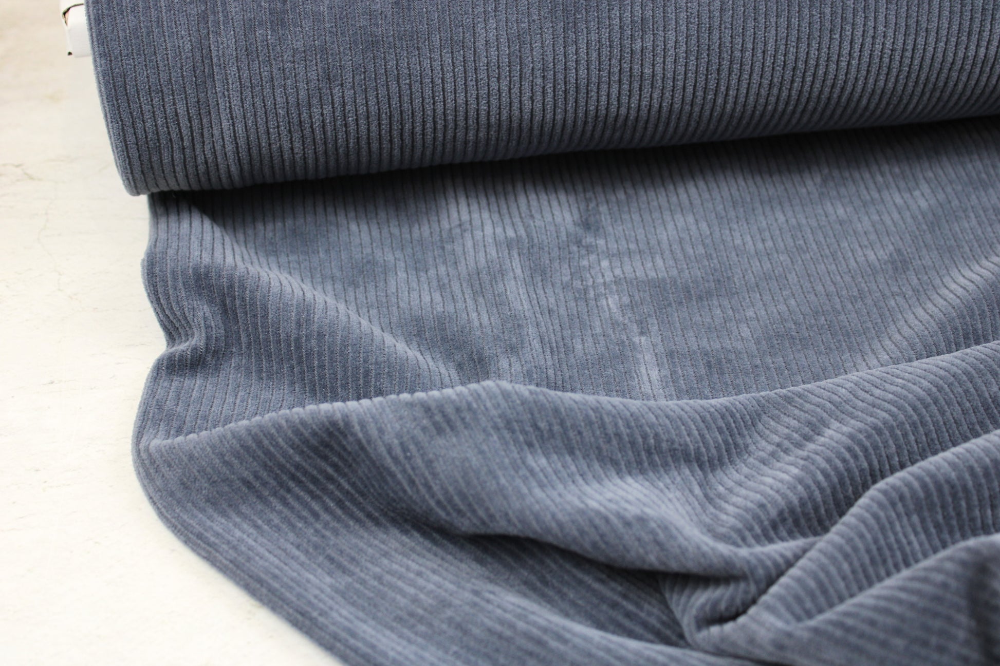 Stretchcord Juna in Jeansblau Ballenansicht