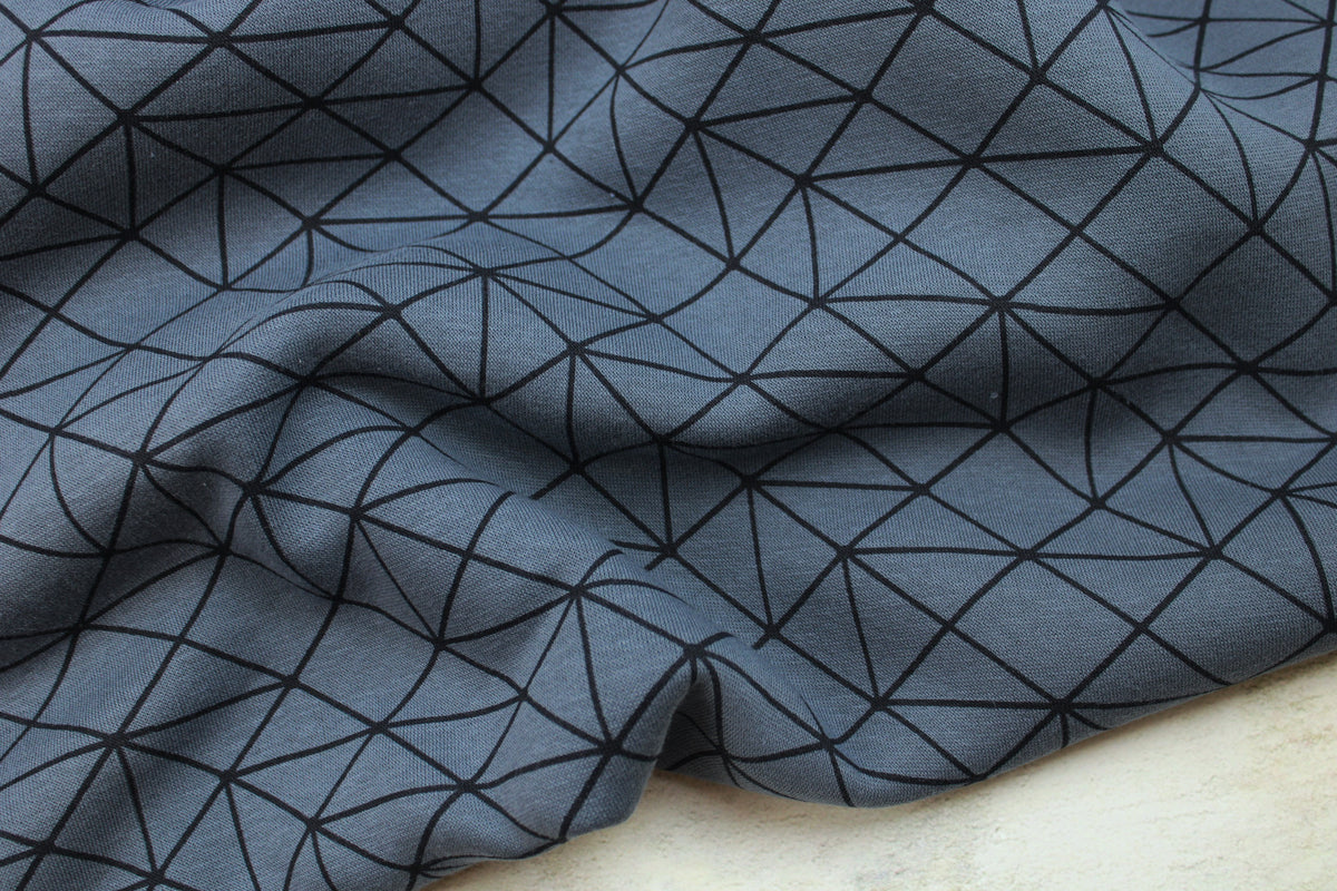 Jeansblauer Sweatstoff mit Linienmuster