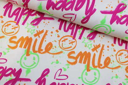 Heller Sweatstoff mit Graffitimuster in Neonfarben quer